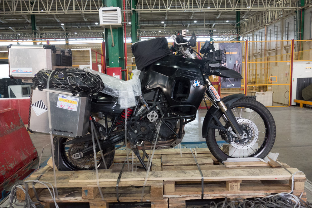 Moto preparada para el envío en avión