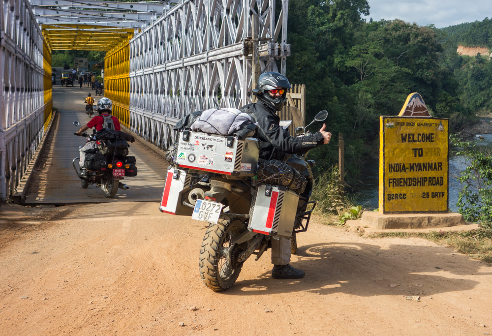 Cruzando en moto a Myanmar