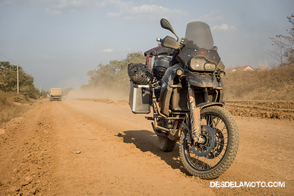 Carretera de Camboya en construcción.