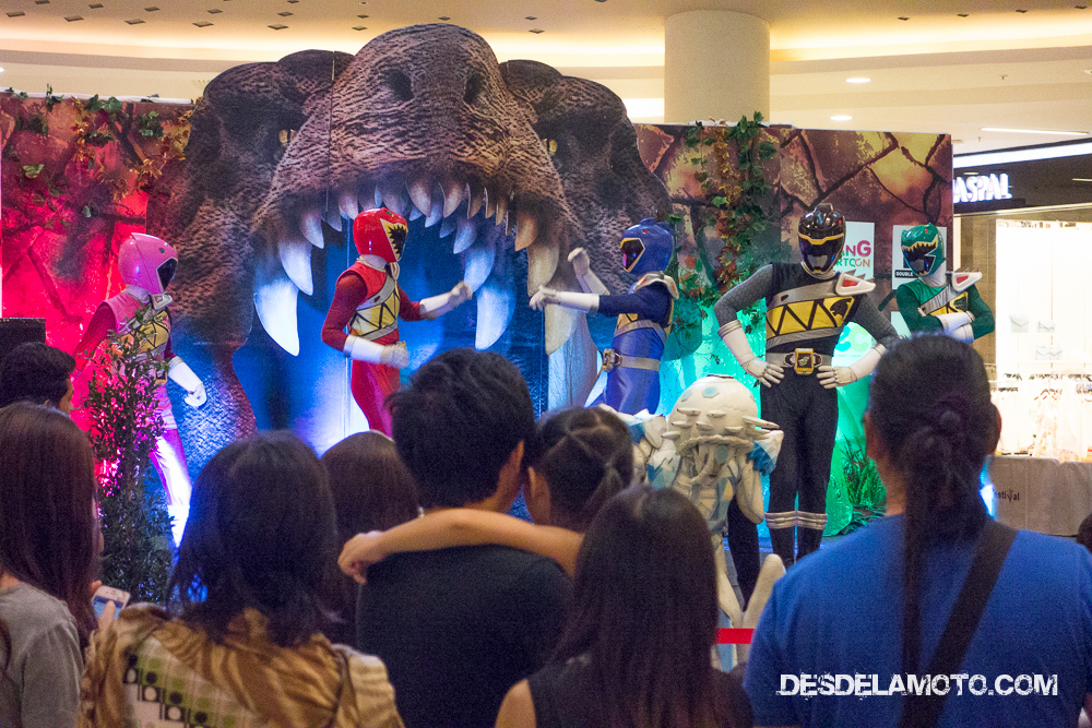 Andando por el centro comercial nos pilló un espectáculo de los Power Rangers, fue muy divertido :P