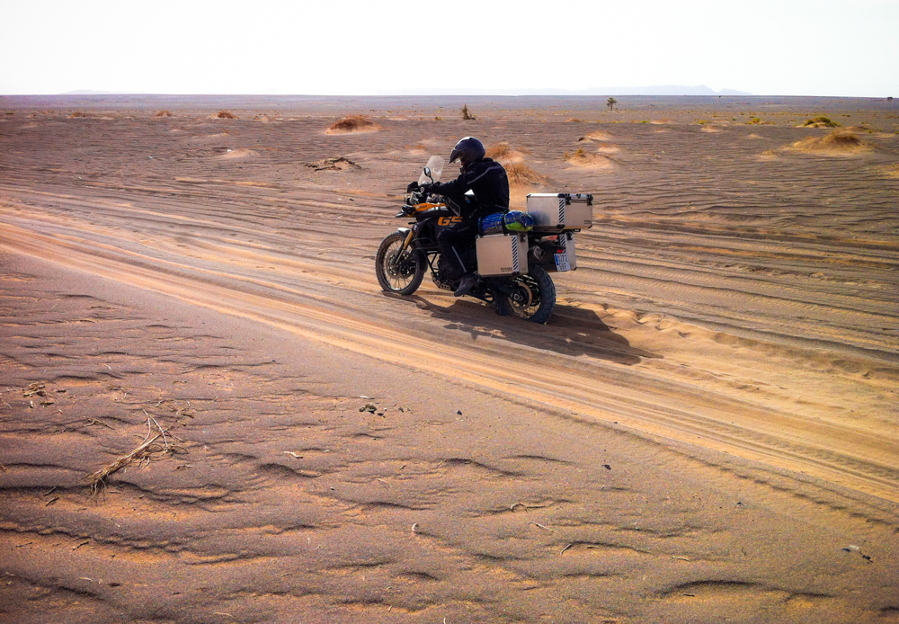 la moto en arena de duna